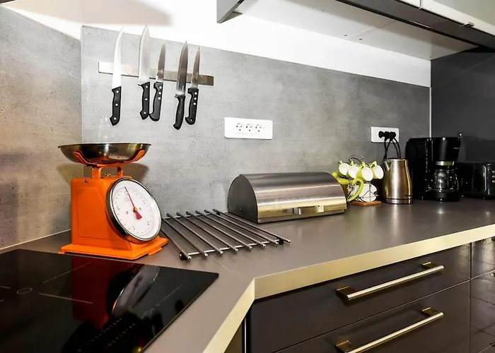 Emilion, Au Milieu Des Vignes *