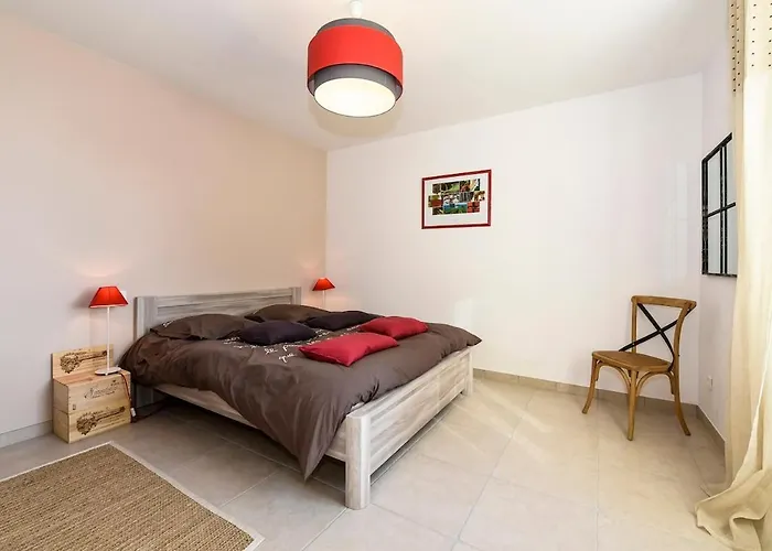 Emilion, Au Milieu Des Vignes